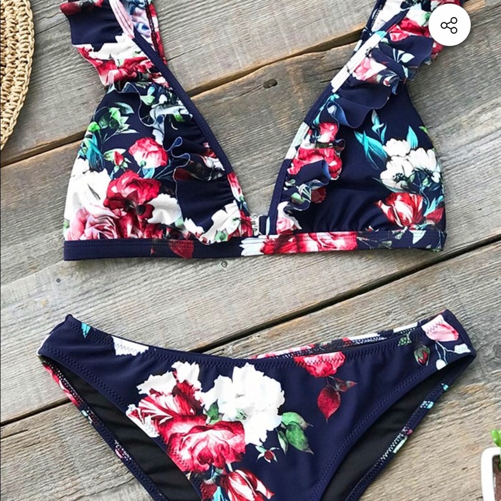 NWT Ruffled Floral Bikini